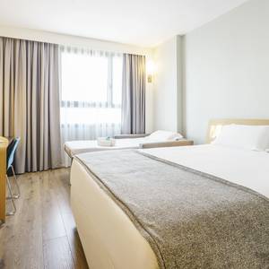 Familienzimmer Hotel ILUNION Valencia 4